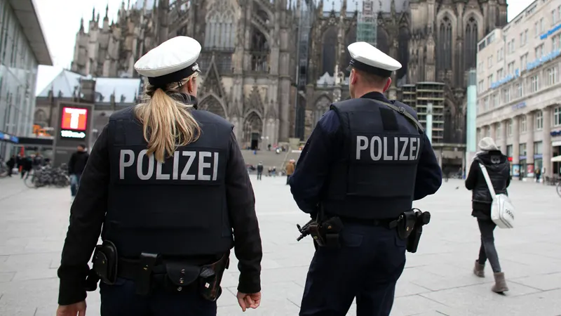 Поліцейським у Німеччині платять гідну зарплату до 5000 євро брутто на місяць.