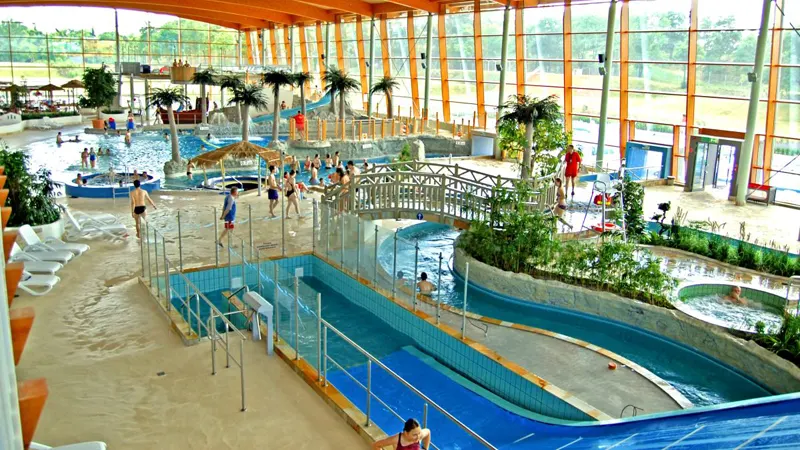 аквапарк Вроцлава в середені приміщення