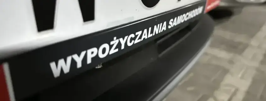 напис на рамці номерного знака в Польщі