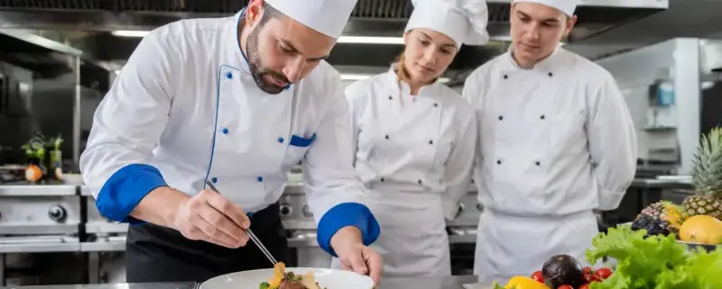Як українському кухарю легально працевлаштуватися в Німеччині