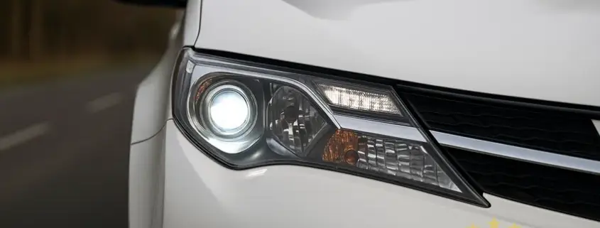 які лампи заборонено встановлювати у фари в Польщі