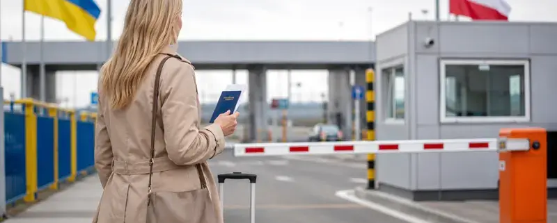 Україна змінила правила виїзду за кордон для жінок